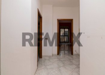 Hall / corridoio - Trilocale Via Nazionale
 
13, Camporotondo Etneo - foto 15