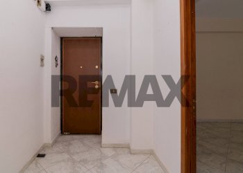 Hall / corridoio - Trilocale Via Nazionale
 
13, Camporotondo Etneo - foto 18