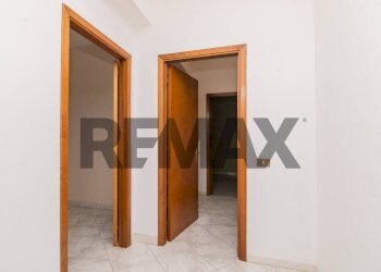Hall / corridoio - Trilocale Via Nazionale
 
13, Camporotondo Etneo - foto 23