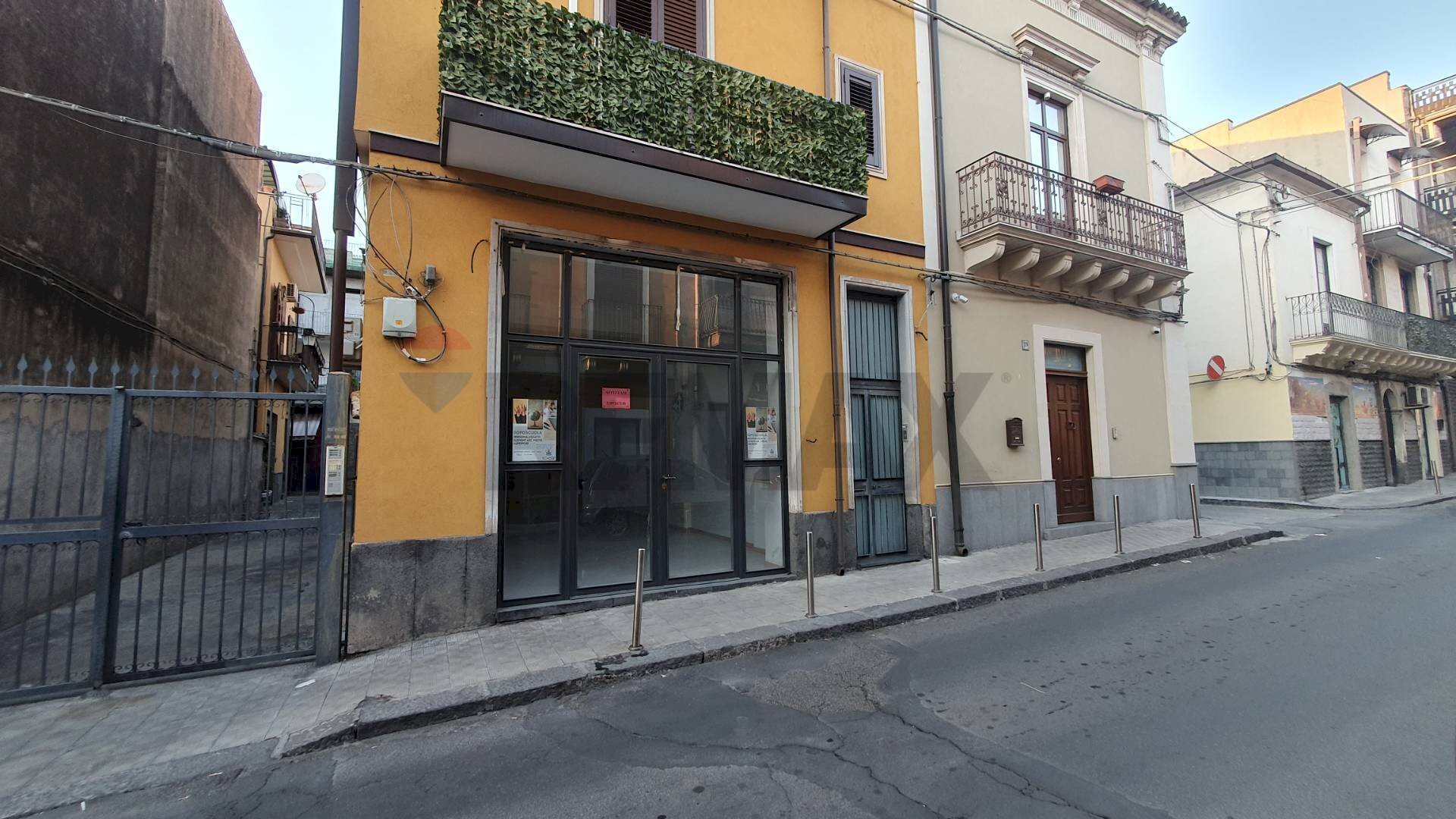 Edificio all\'aperto - Commercial Premises VIA CIRCUMVALLAZIONE
 
377, Paterno - photo 1