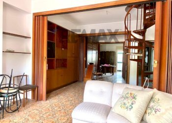 Sala da pranzo - Semi-detached house via ercole patti
 
18, Trecastagni - photo 1