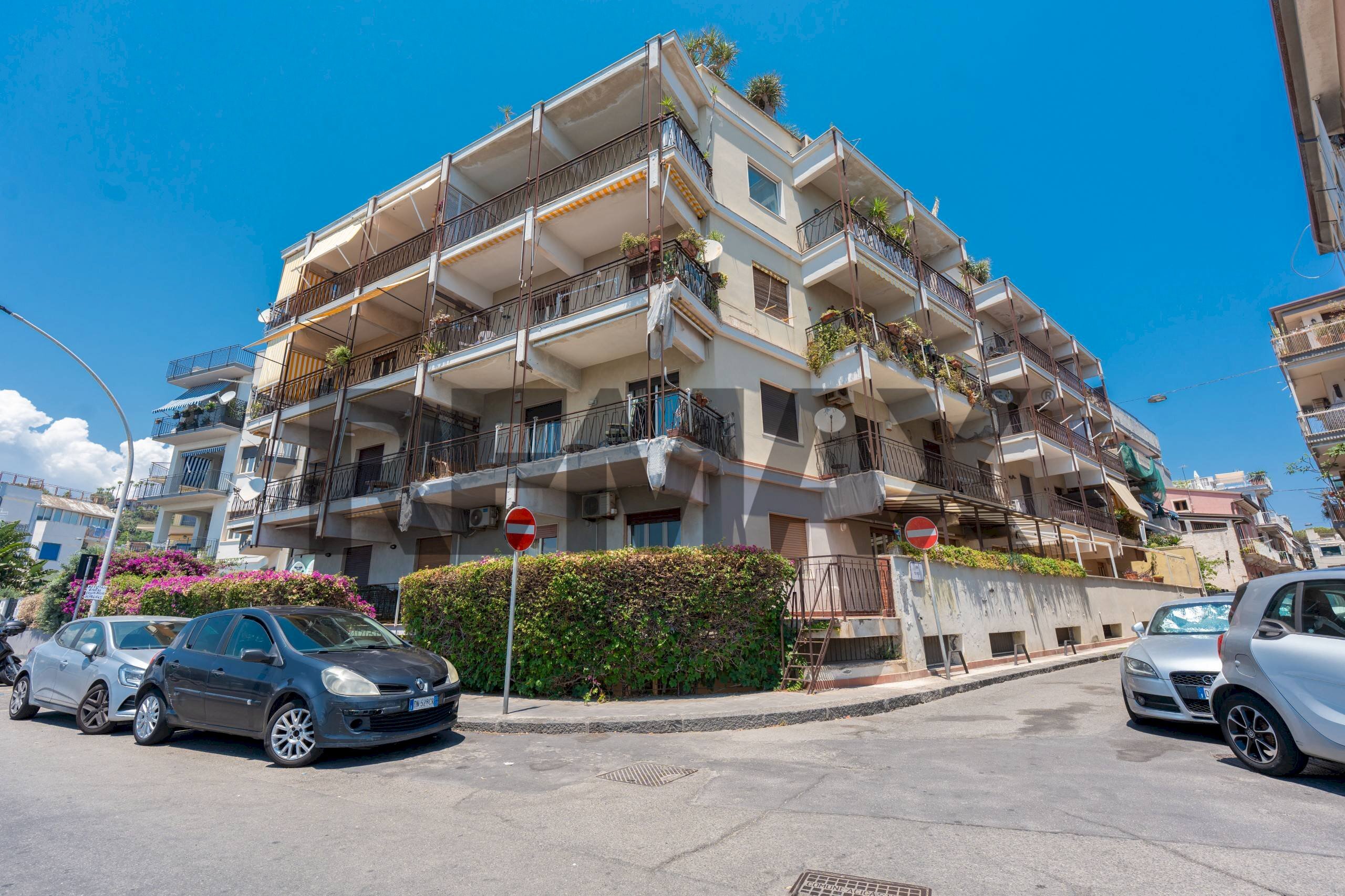 Edificio all\'aperto - Quadrilocale Lungomare Dei Ciclopi
 
107, Aci Castello - foto 1