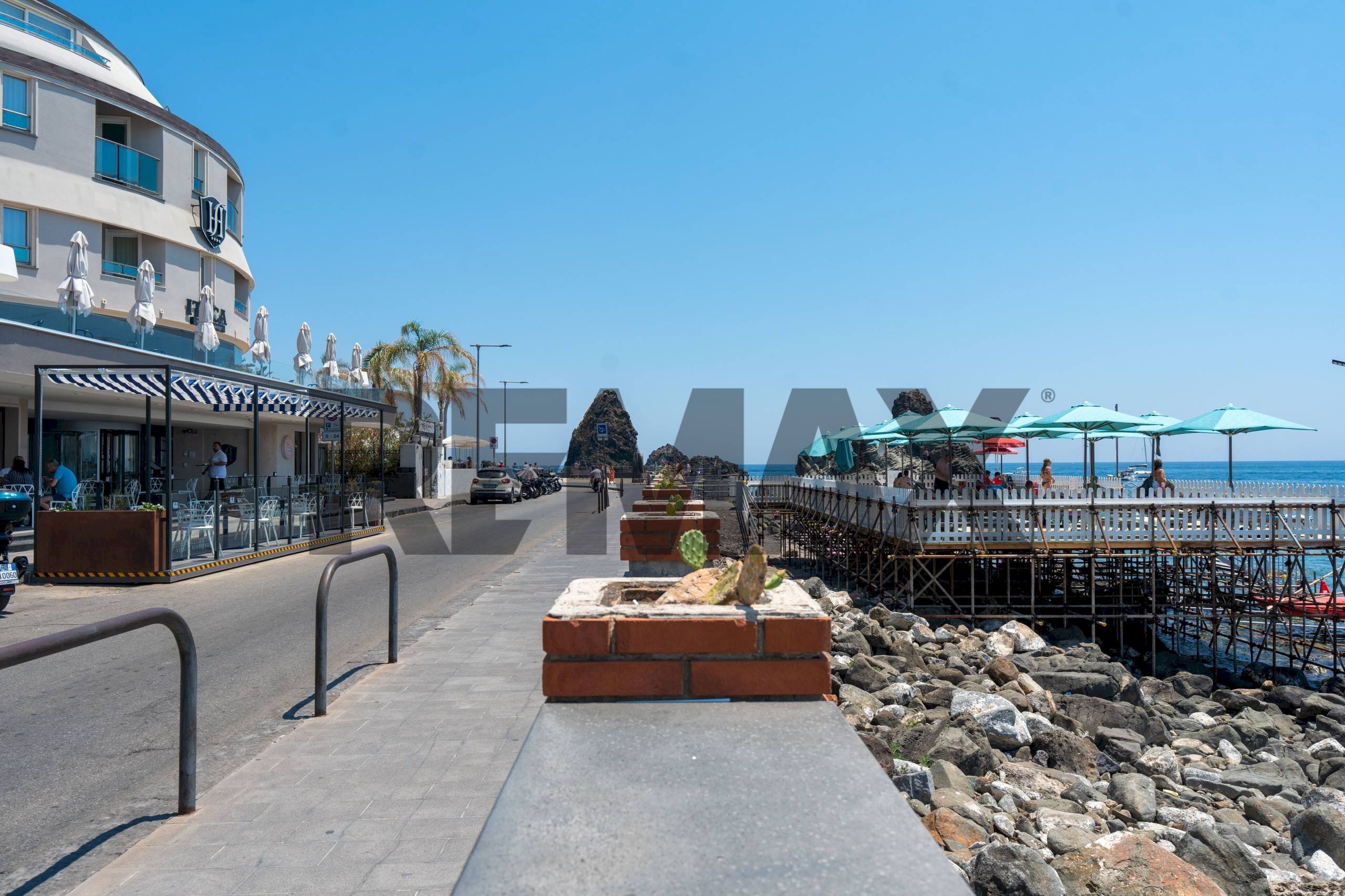 Edificio all\'aperto - Quadrilocale Lungomare Dei Ciclopi
107, Aci Castello - foto 2