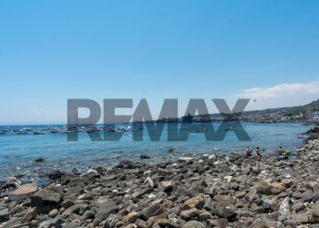 Vista dell\'acqua - Quadrilocale Lungomare Dei Ciclopi
 
107, Aci Castello - foto 3