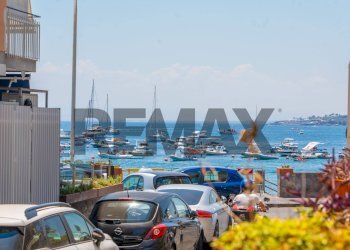 Vista dell\'acqua - Quadrilocale Lungomare Dei Ciclopi
 
107, Aci Castello - foto 10