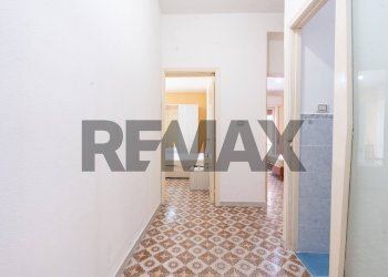Hall / corridoio - Quadrilocale Lungomare Dei Ciclopi
 
107, Aci Castello - foto 19