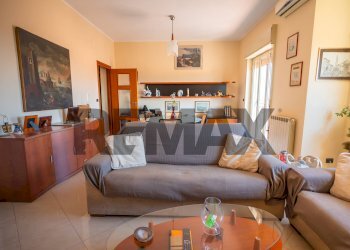 Soggiorno - Four-room apartment Vico lo giudice
 
12/B, Mascalucia - photo 10