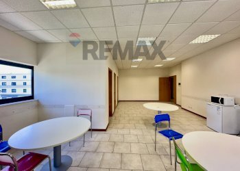 Ricezione / Lobby - Locale Commerciale via Andrea Doria
9, Aci Sant'Antonio - foto 19