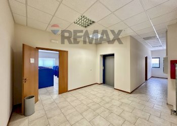 Ricezione / Lobby - Locale Commerciale via Andrea Doria
9, Aci Sant'Antonio - foto 21