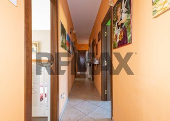 Hall / corridoio - Apartment Via Silvio Pellico
 
54, Giarre - photo 2