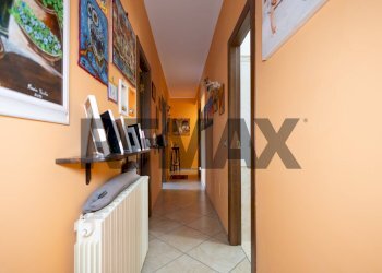 Hall / corridoio - Apartment Via Silvio Pellico
 
54, Giarre - photo 17