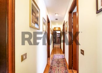 Hall / corridoio - Four-room apartment Via Rosmini
 
7, Milano - photo 17