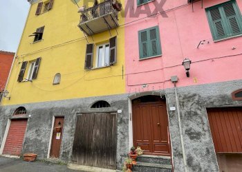 Edificio all\'aperto - Quadrilocale via G cesio
 
38, Altare - foto 1