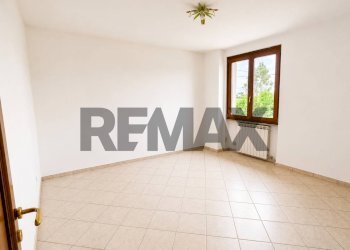 Stanza vuota - Trilocale vicolo durini
 
3, Gambarana - foto 9