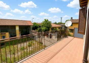 Terrazza - Trilocale vicolo durini
 
3, Gambarana - foto 13