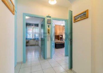 Hall / corridoio - Three-room apartment Via Peleo Caporossi
 
5, Ischia di Castro - photo 12