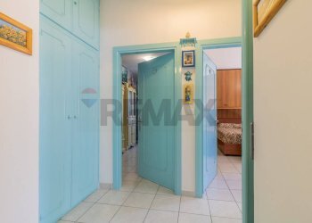 Hall / corridoio - Three-room apartment Via Peleo Caporossi
 
5, Ischia di Castro - photo 13