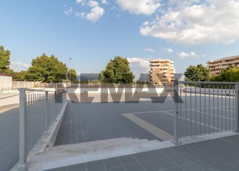 Edificio all\'aperto - Locale Commerciale vie delle Calle
snc, Guidonia Montecelio - foto 7