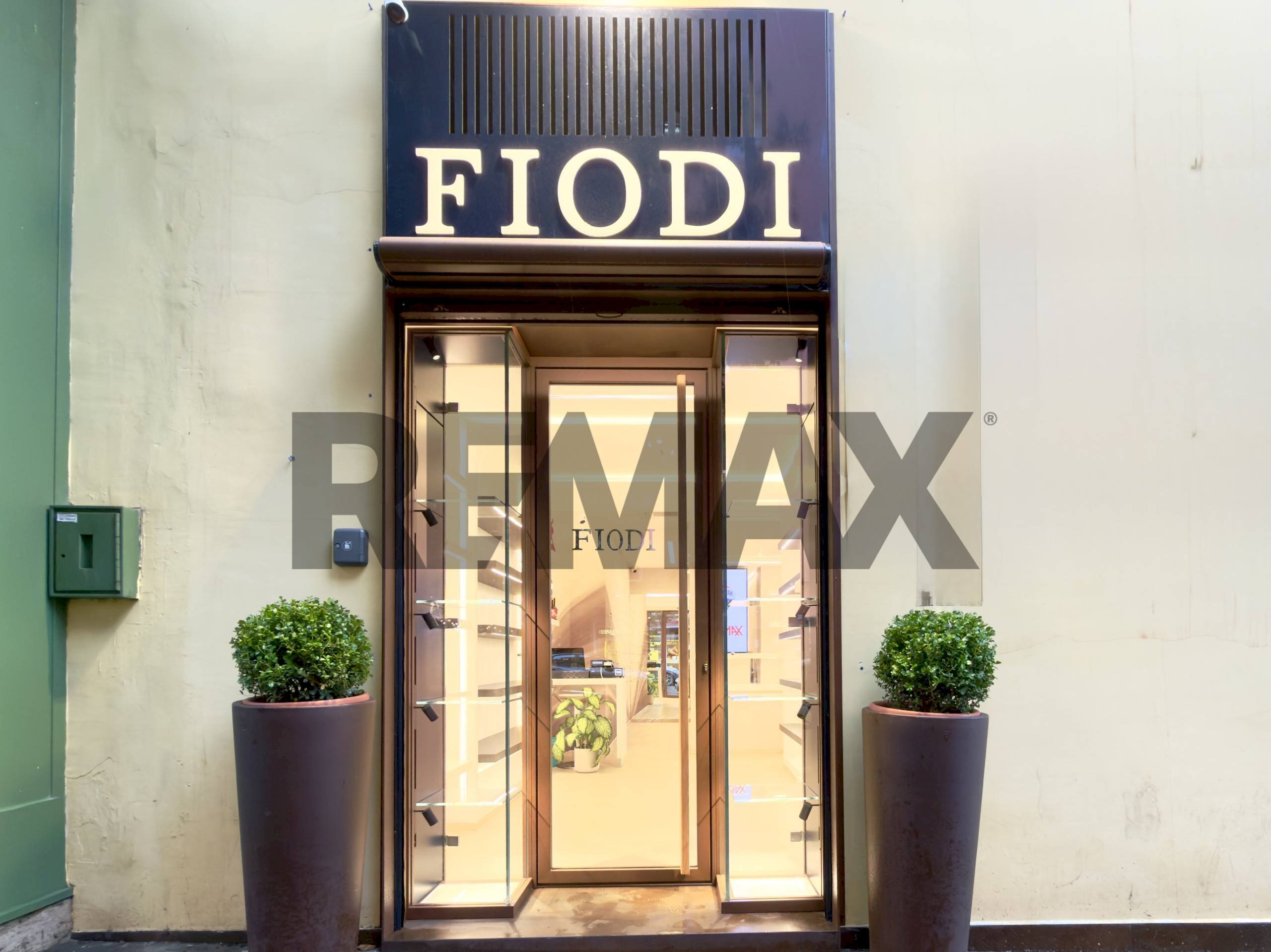 Edificio all\'aperto - Commercial Activity Via Tino Di Camaino
 
19, Napoli - photo 2
