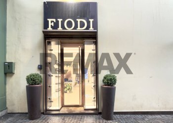 Edificio all\'aperto - Commercial Activity Via Tino Di Camaino
19, Napoli - photo 1