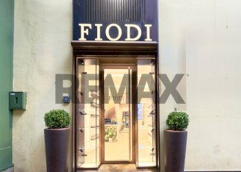 Edificio all\'aperto - Commercial Activity Via Tino Di Camaino
19, Napoli - photo 2
