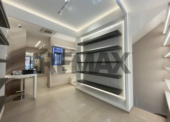 Cabina armadio - Commercial Activity Via Tino Di Camaino
19, Napoli - photo 4