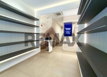 Cabina armadio - Commercial Activity Via Tino Di Camaino
19, Napoli - photo 6