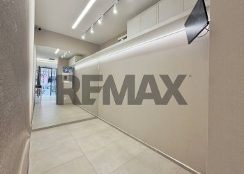 Hall / corridoio - Commercial Activity Via Tino Di Camaino
19, Napoli - photo 8