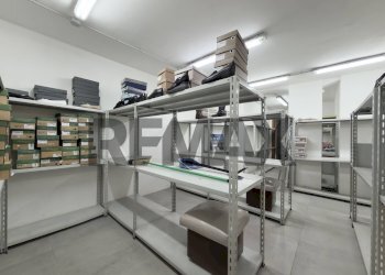 Dispensa di stoccaggio - Commercial Activity Via Tino Di Camaino
19, Napoli - photo 9