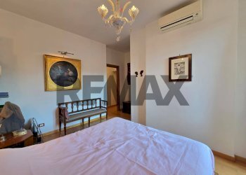 Camera / camera da letto - Four-room apartment Via Firenze
15, Roma - photo 26