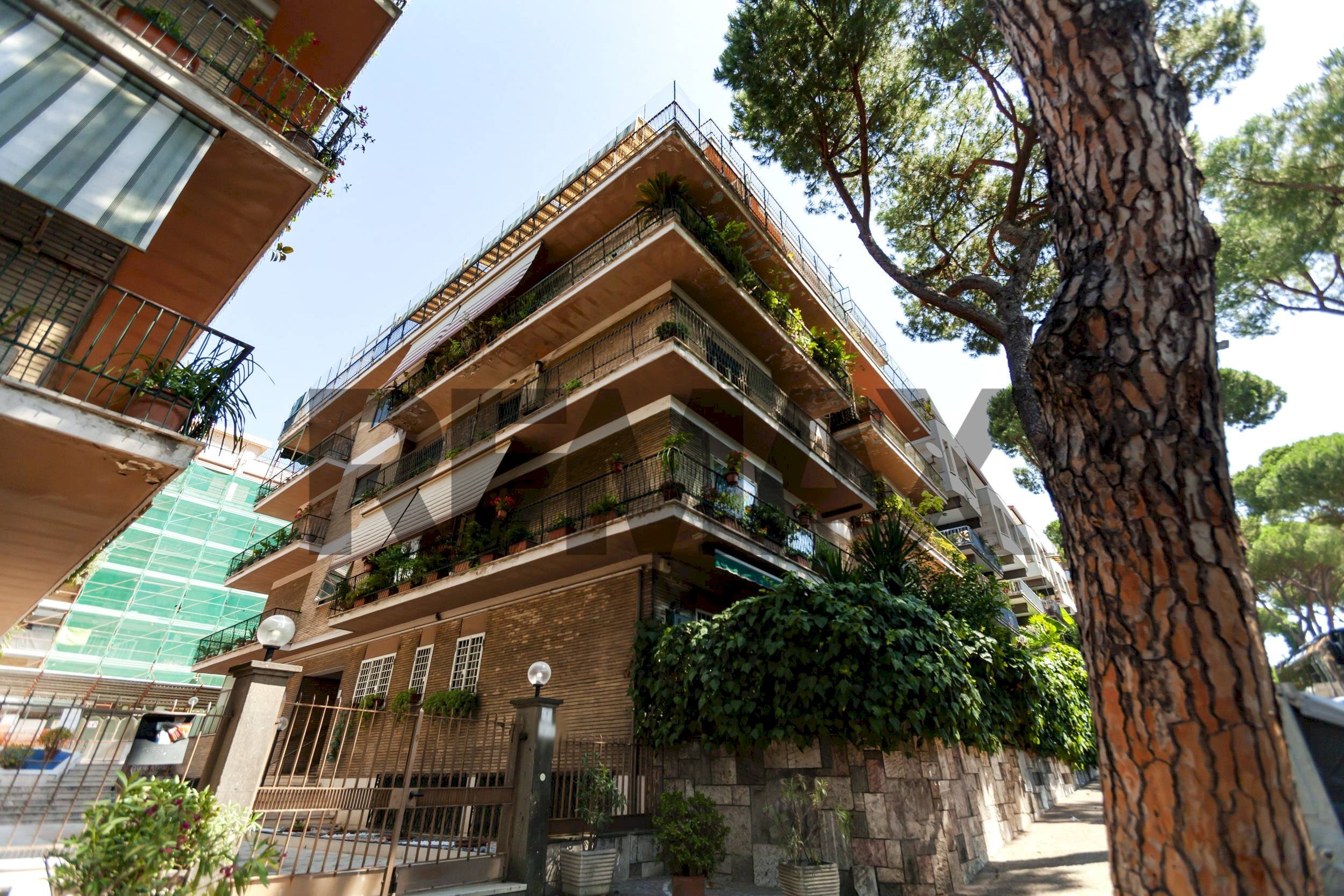 Edificio all\'aperto - Trilocale Via Nomentana
903, Roma - foto 2