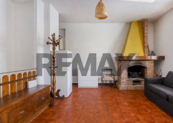 Soggiorno - Casa indipendente IX luglio
 
63, Varano de' Melegari - foto 4