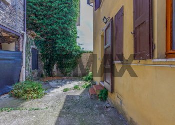 Giardino - Casa indipendente IX luglio
 
63, Varano de' Melegari - foto 17
