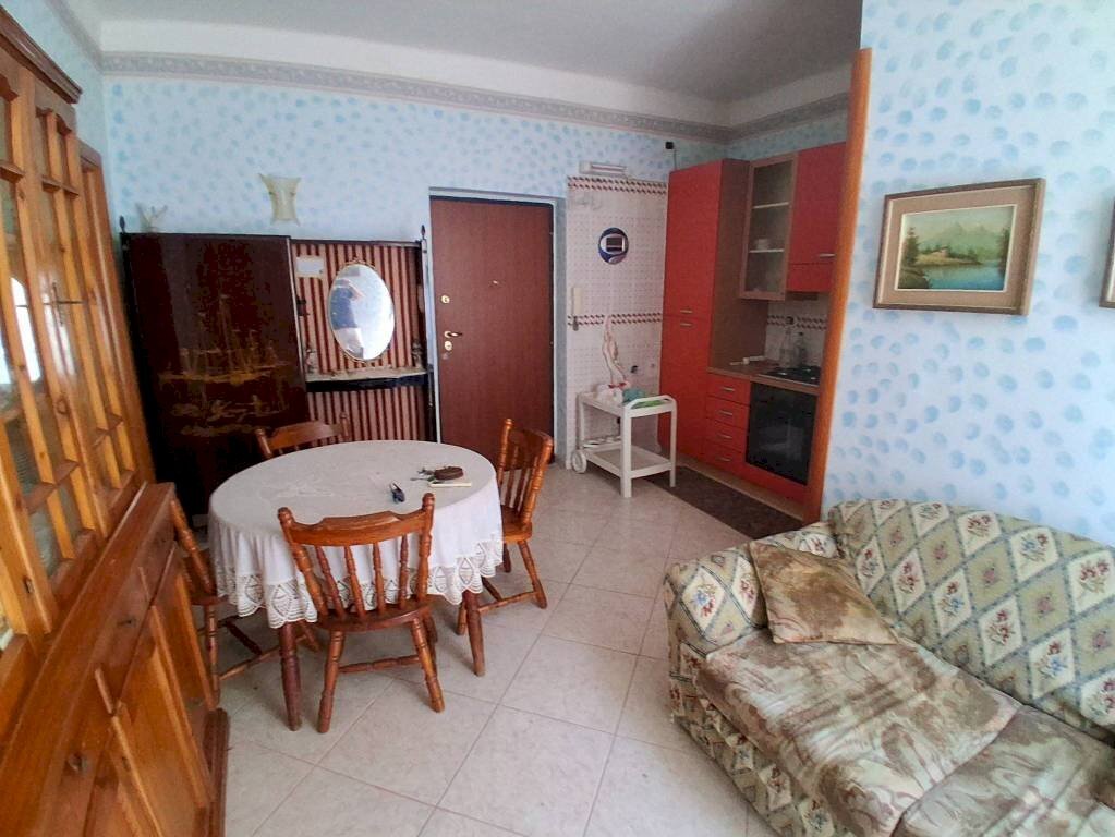 Salone - Appartamento via Vaccarella, 1, Taranto - foto 2