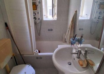 Bagno - Appartamento via Vaccarella, 1, Taranto - foto 5