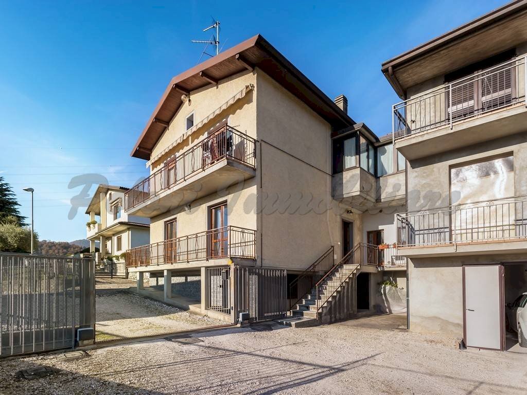 Facciata - Four-room apartment via Prato Bergamo, Trescore Balneario - photo 2