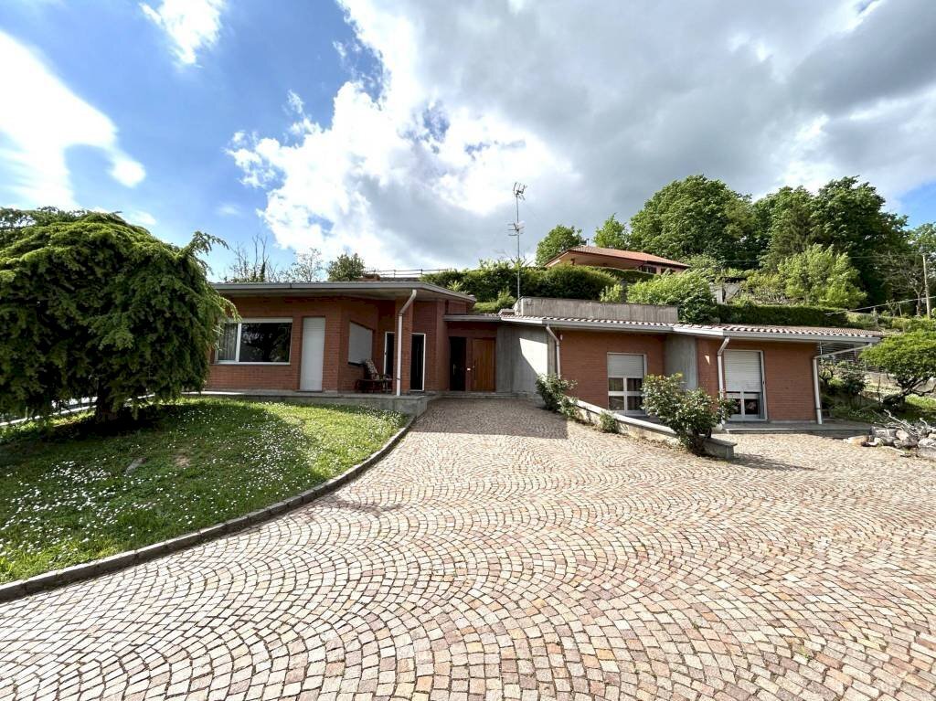 Cortile interno - Villa vicolo Stretto, 9, Incisa Scapaccino - foto 1