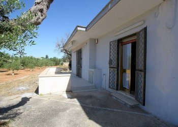 Facciata - Villa via Covile, Casarano - foto 3