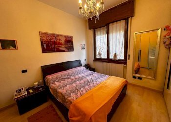 Camera da letto - Three-room apartment via Gerolamo Cardano, 5, Gallarate - photo 9
