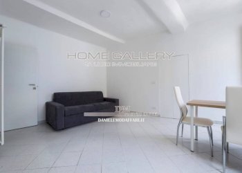Salone - Two-room apartment via delle Fontane, Genova (neighborhood Centro Storico) - photo 5