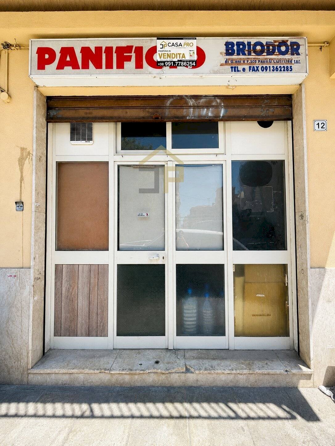Foto 2 - Commercial Premises Via Ruggero Loria
 
12, Palermo - photo 2