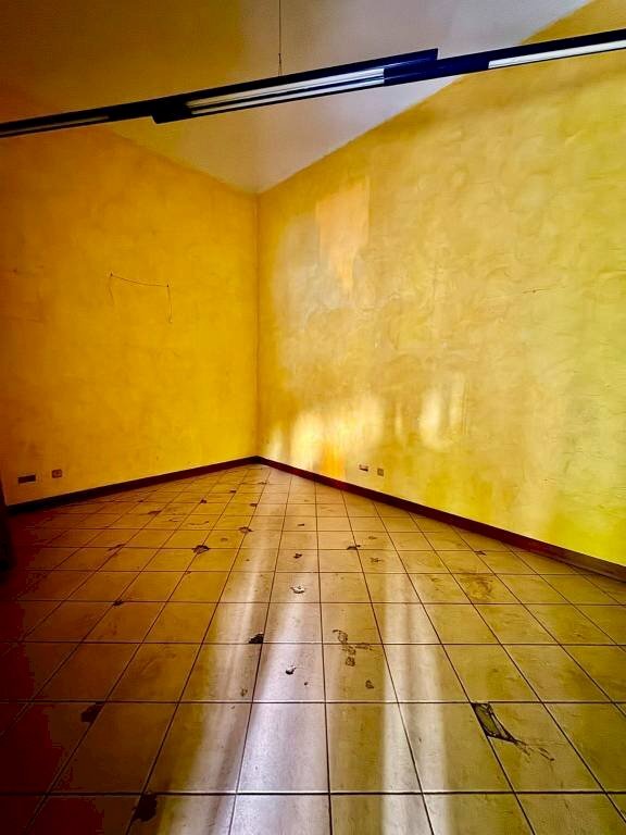 Stanza arredata - Negozio via Netro, 22, Torino (zona Campidoglio) - foto 3