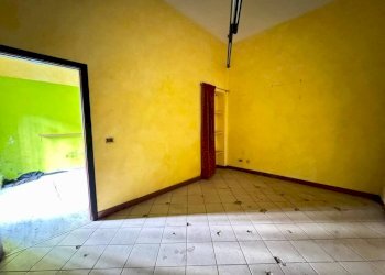 Stanza non arredata - Negozio via Netro, 22, Torino (zona Campidoglio) - foto 2