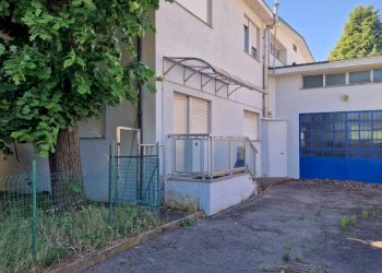 Facciata - Capannone viale Italia, Lainate - foto 11