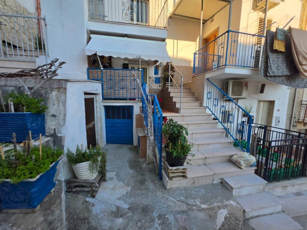 Facciata - One-room apartment via De Angelis, 46, Ischitella - photo 2