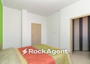Camera da letto - Bilocale strada delle Cacce, 150, Torino (zona Mirafiori Sud) - foto 12