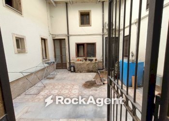 Cortile interno - Three-room apartment via Aloi, 36, Catania - photo 20