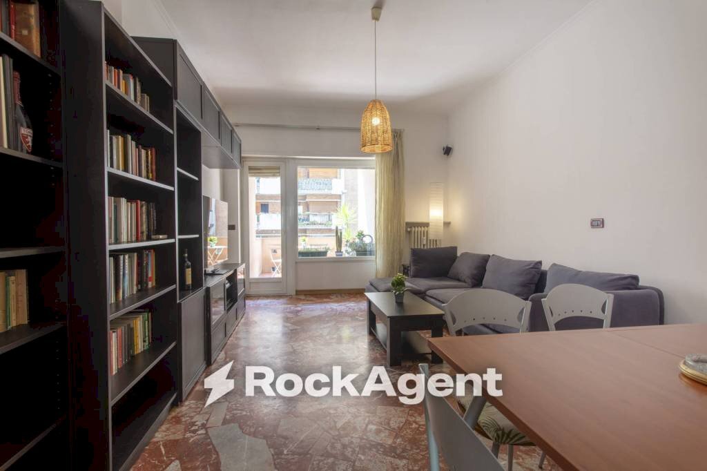 Salone - Three-room apartment via San Marino, 95, Torino (neighborhood Santa Rita) - photo 2