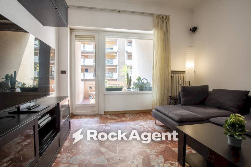 Salone - Three-room apartment via San Marino, 95, Torino (neighborhood Santa Rita) - photo 3