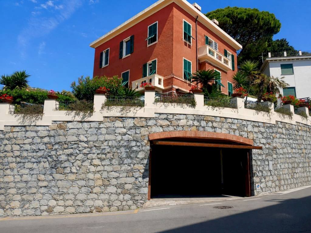 Ingresso - Box via Sant'Ilario, 6, Genova (zona Nervi) - foto 1